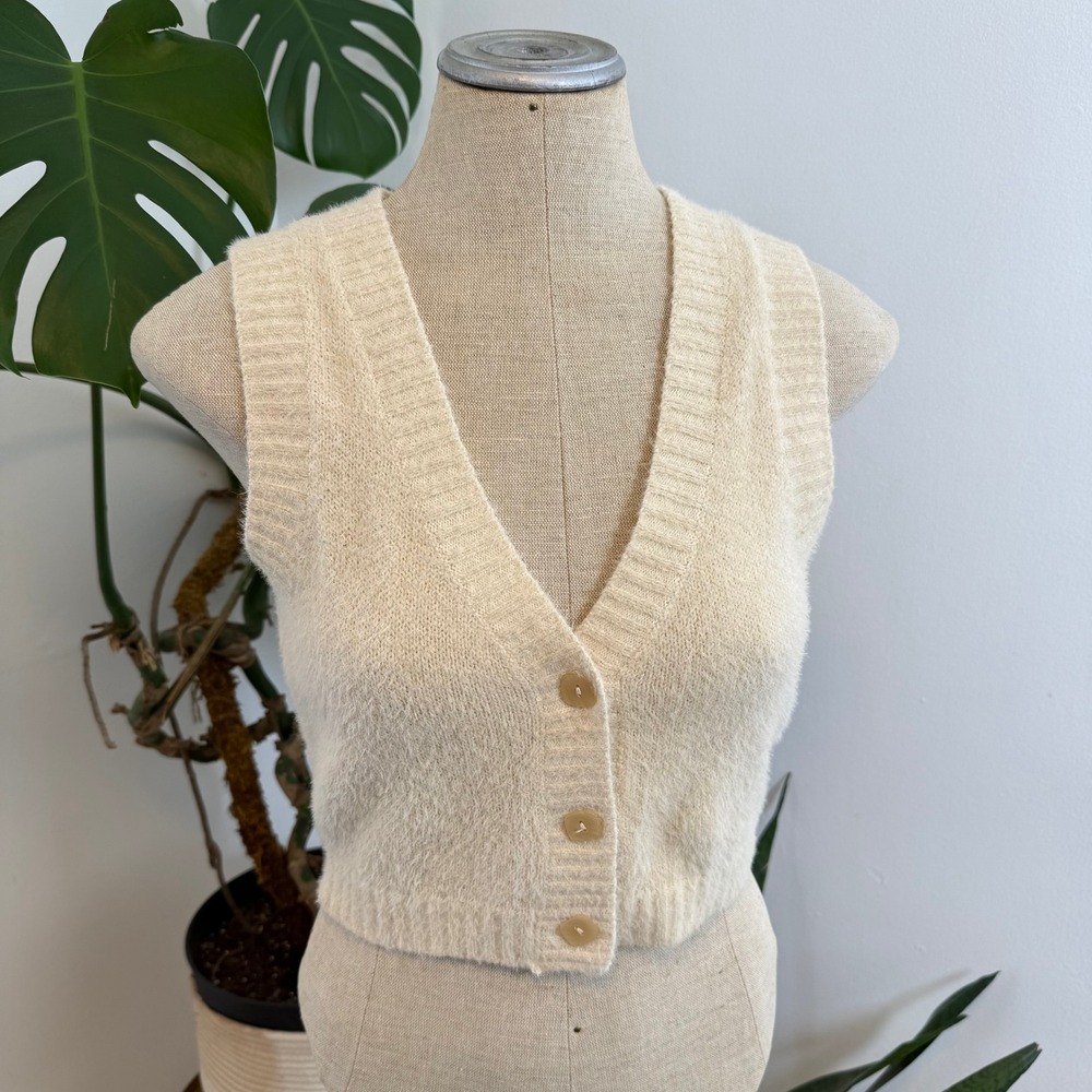 URBAN OUTFITTERS Cream Fuzzy Knit Button Front Cardigan Vest Women's Small